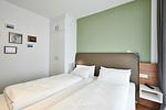 Schlafzimmer mit Doppelbett - Deichhäuser Anna Küste 3-13 - Top-Hundeurlaub