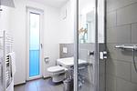 Badezimmer mit Dusche - Deichhäuser Anna Küste 3-30 - Top-Hundeurlaub