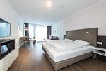 Wohn-Schlafbereich mit Doppelbett - Apartmentvilla Anna See 1-12 - Top-Hundeurlaub