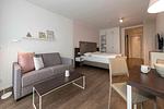 Wohn-Schlafbereich mit Couch - Apartmentvilla Anna See 1-12 - Top-Hundeurlaub
