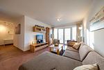 Wohn-Essbereich mit Couch - NordseeResort Friesland 51-1-M - Top-Hundeurlaub