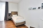 Schlafzimmer mit zwei Einzelbetten - Deichhäuser Anna Küste 4-14 - Top-Hundeurlaub