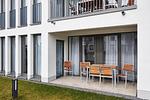 Überdachte Terrasse mit Sitzgelegenheit - Deichhäuser Anna Küste 4-14 - Top-Hundeurlaub