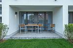 Überdachte Terrasse mit Sitzgelegenheit und Grünfläche - Deichhäuser Anna Küste 7-10 - Top-Hundeurlaub