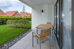 Überdachte Terrasse mit Sitzgelegenheit - Deichhäuser Anna Küste 7-13 - Top-Hundeurlaub