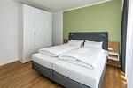Schlafzimmer mit Doppelbett - Deichhäuser Anna Küste 7-34 - Top-Hundeurlaub