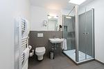 Badezimmer mit Dusche - Deichhäuser Anna Küste 7-34 - Top-Hundeurlaub