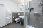 Badezimmer mit Dusche - Deichhäuser Anna Küste 7-34 - Top-Hundeurlaub