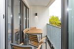 Balkon mit Gartenmöbeln - Deichhäuser Anna Küste 7-34 - Top-Hundeurlaub