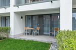 Überdachte Terrasse mit Sitzgelegenheit - Deichhäuser Anna Küste 8-12 - Top-Hundeurlaub