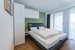 Schlafzimmer mit Doppelbett - Deichhäuser Anna Küste 8-23 - Top-Hundeurlaub
