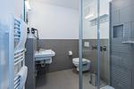 Badezimmer mit Dusche - Deichhäuser Anna Küste 8-23 - Top-Hundeurlaub