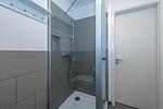 Badezimmer mit Dusche - Deichhäuser Anna Küste 8-23 - Top-Hundeurlaub