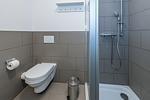 Badezimmer mit Dusche - Deichhäuser Anna Küste 8-23 - Top-Hundeurlaub