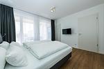 Schlafzimmer mit Doppelbett - Deichhäuser Anna Küste 8-24 - Top-Hundeurlaub