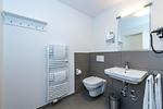 Badezimmer mit Dusche - Deichhäuser Anna Küste 8-24 - Top-Hundeurlaub