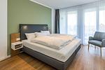 Schlafzimmer mit Doppelbett - Deichhäuser Anna Küste 8-31 - Top-Hundeurlaub