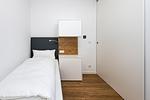 Schlafzimmer mit zwei Einzelbetten - Deichhäuser Anna Küste 8-31 - Top-Hundeurlaub
