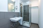 Badezimmer mit Dusche - Deichhäuser Anna Küste 8-31 - Top-Hundeurlaub