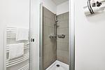 Badezimmer mit Dusche - Deichhäuser Anna Küste 3-22 - Top-Hundeurlaub