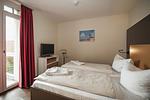 Schlafzimmer mit Doppelbett - Resort Deichgraf 27-07 - Top-Hundeurlaub