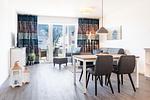Wohn-/Essbereich mit Zugang zum Balkon - gbmv0-03 - Großenbrode - Apartmentanlage Meerblickvilla 0-03 - Top-Hundeurlaub