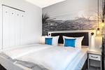 Schlafzimmer mit Boxspringbett - gbmv0-03 - Großenbrode - Apartmentanlage Meerblickvilla 0-03 - Top-Hundeurlaub