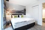 Schlafzimmer mit zwei Boxspringbetten - gbmv0-01 - Großenbrode - Apartmentanlage Meerblickvilla 0-01 - Top-Hundeurlaub