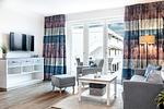 Wohn-/Essbereich mit Zugang zum Balkon - Apartmentanlage Meerblickvilla 1-06 - Top-Hundeurlaub