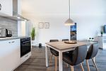 Wohn-/Essbereich mit Esstisch - Apartmentanlage Meerblickvilla 1-06 - Top-Hundeurlaub