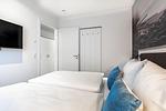 Schlafzimmer mit Flatscreen-TV - Apartmentanlage Meerblickvilla 1-06 - Top-Hundeurlaub