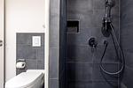 Badezimmer mit Regendusche - Apartmentanlage Meerblickvilla 1-06 - Top-Hundeurlaub