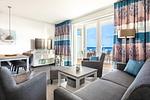 Wohn-/Essbereich mit Zugang zum Balkon - Apartmentanlage Meerblickvilla 1-12 - Top-Hundeurlaub