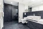 Badezimmer mit Regendusche - Apartmentanlage Meerblickvilla 1-12 - Top-Hundeurlaub