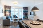 Wohn-/Essbereich mit Zugang zum Balkon - Apartmentanlage Meerblickvilla 1-14 - Top-Hundeurlaub