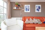Wohn-Essbereich mit Couch - Apartmenthaus Atlantik 213 - Top-Hundeurlaub
