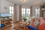 Wohn-Essbereich mit Couch - Apartmenthaus Atlantik 213 - Top-Hundeurlaub