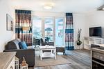 Wohn-/Essbereich mit Zugang zum Balkon - Apartmentanlage Meerblickvilla 2-18 - Top-Hundeurlaub