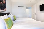 Schlafzimmer mit Boxspringbett - Apartmentanlage Meerblickvilla 2-22 - Top-Hundeurlaub