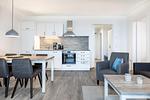 Wohn-/Essbereich mit Küchenzeile - Apartmentanlage Meerblickvilla 2-23 - Top-Hundeurlaub
