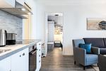 Wohn-/Essbereich mit Zugang zum Schlafzimmer - Apartmentanlage Meerblickvilla 2-23 - Top-Hundeurlaub