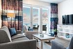 Wohn-/Essbereich mit Zugang zum Balkon - Apartmentanlage Meerblickvilla 2-24 - Top-Hundeurlaub