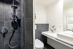Badezimmer 2 mit Regendusche - Apartmentanlage Meerblickvilla 2-25 - Top-Hundeurlaub