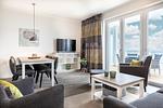Wohn-/Essbereich mit Zugang zum Balkon - Apartmentanlage Meerblickvilla 2-26 - Top-Hundeurlaub