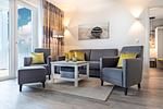 Wohn-/Essbereich mit Doppelschlafcouch - Apartmentanlage Meerblickvilla 2-26 - Top-Hundeurlaub