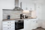 Küchenzeile mit Backofen und Geschirrspüler - Apartmentanlage Meerblickvilla 2-26 - Top-Hundeurlaub