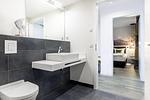 Badezimmer mit Waschtisch - Apartmentanlage Meerblickvilla 2-26 - Top-Hundeurlaub