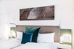 Wohn-/Schlafbereich mit Boxspringbett - Ferienapartments am Krusespeicher 0-04 - Top-Hundeurlaub