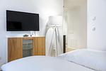 Wohn-/Schlafbereich mit Flatscreen-TV - Ferienapartments am Krusespeicher 0-04 - Top-Hundeurlaub