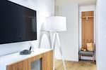 Wohn-/Schlafbereich mit Flatscreen-TV - Ferienapartments am Krusespeicher 0-04 - Top-Hundeurlaub